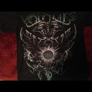 VOLUMES band tee